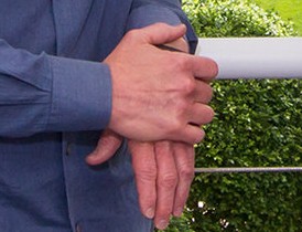 Na was verstecken wir denn an unserem linken Handgelenk, Mr. Cook? Foto: Paul Sakuma / Apple